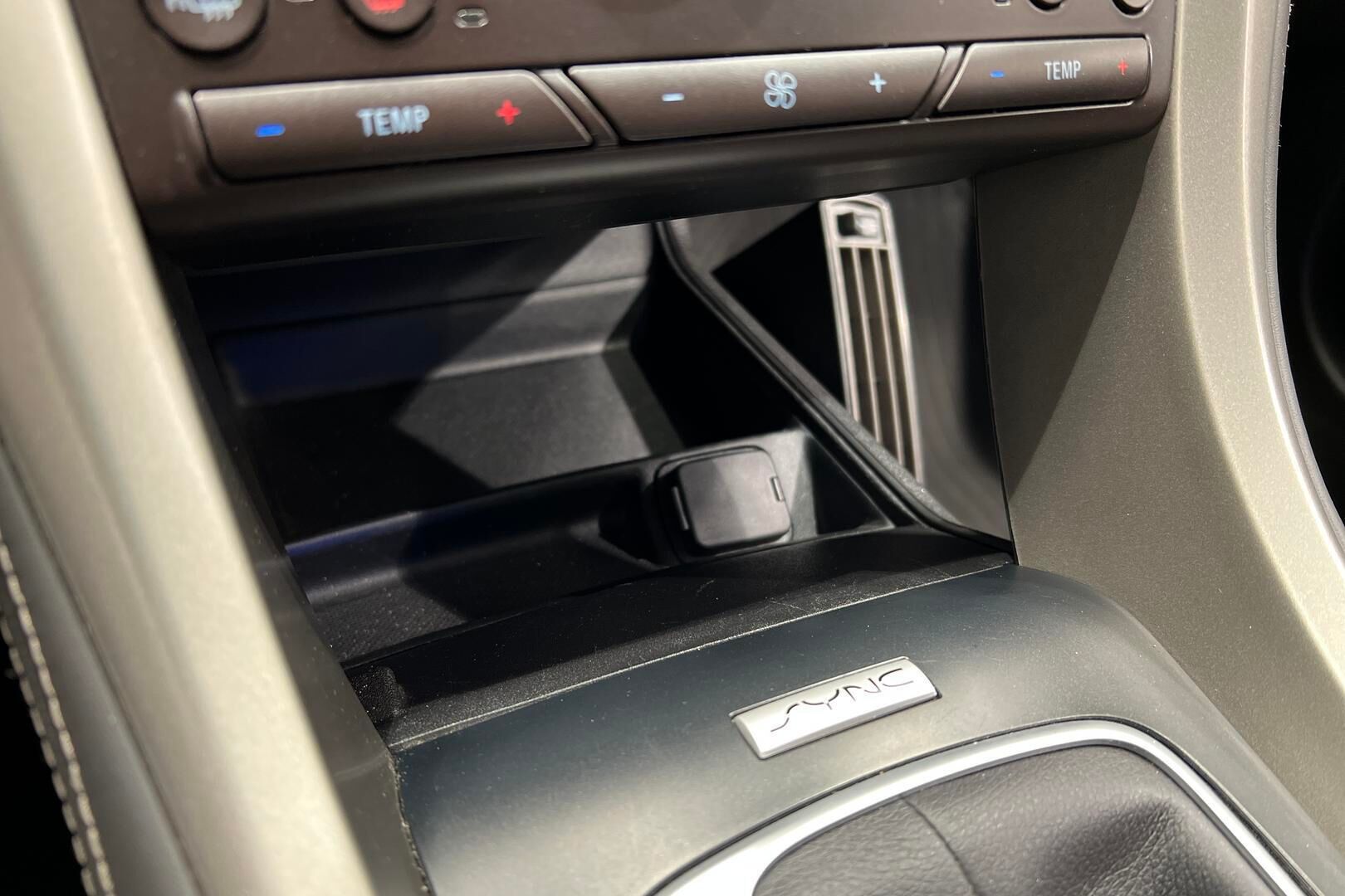 Ford Mondeo Vignale iso kuva 21