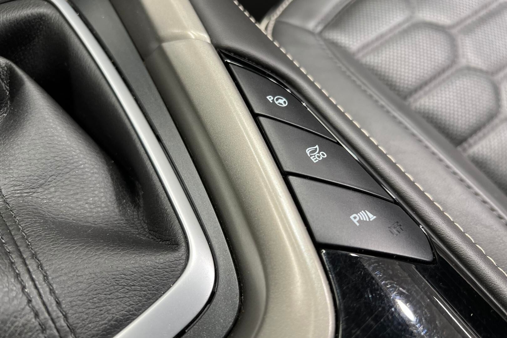 Ford Mondeo Vignale iso kuva 23