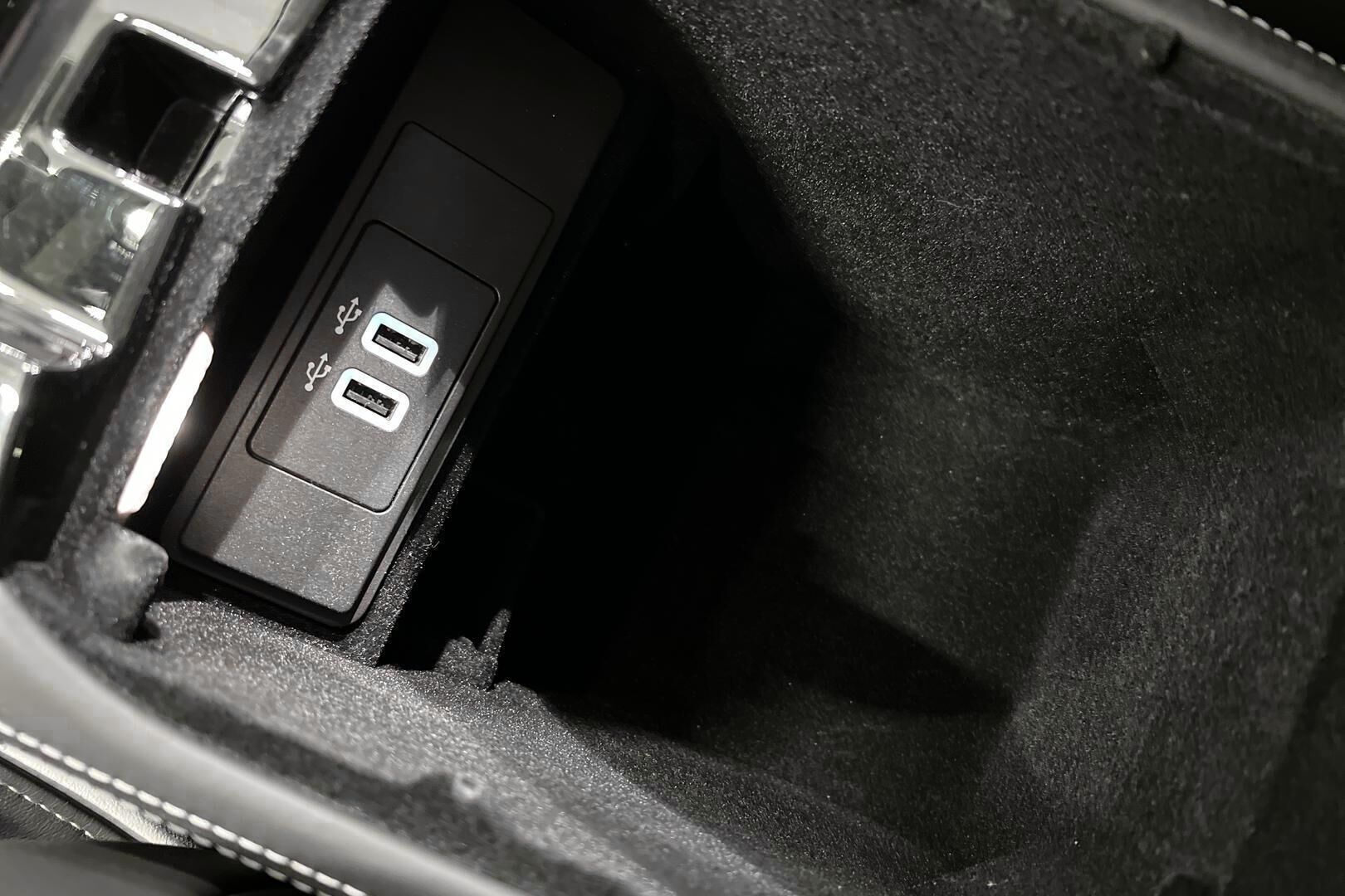 Ford Mondeo Vignale iso kuva 24