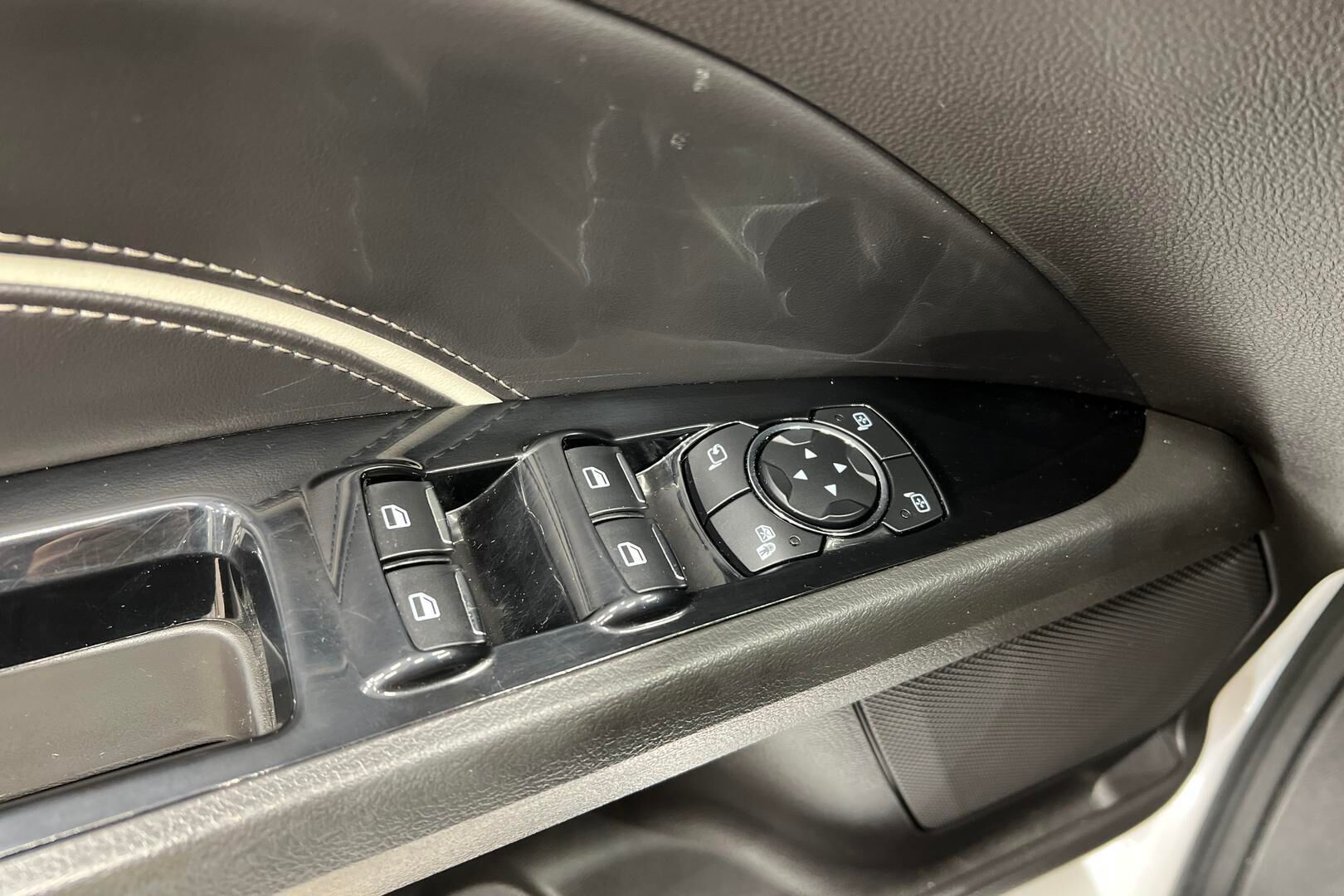 Ford Mondeo Vignale iso kuva 30