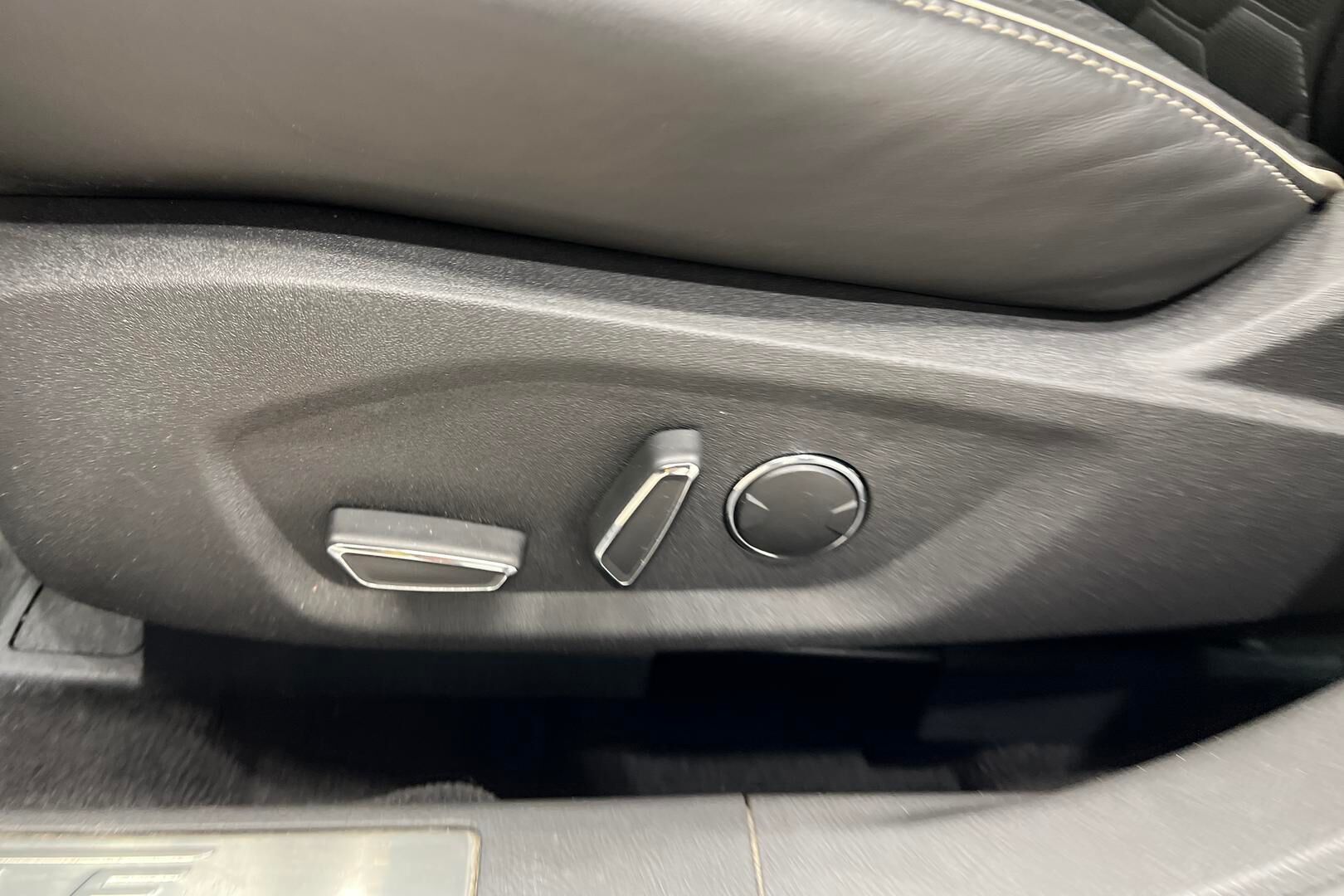 Ford Mondeo Vignale iso kuva 31