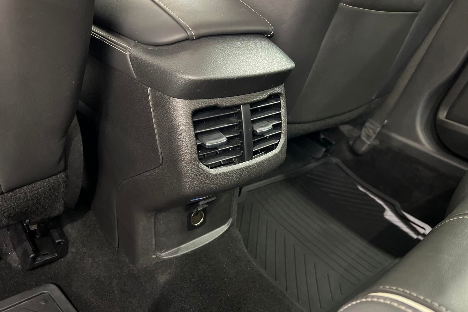 Ford Mondeo Vignale iso kuva 33