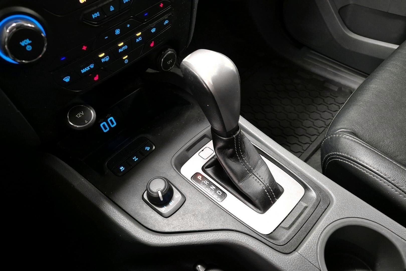 FORD RANGER iso kuva 17