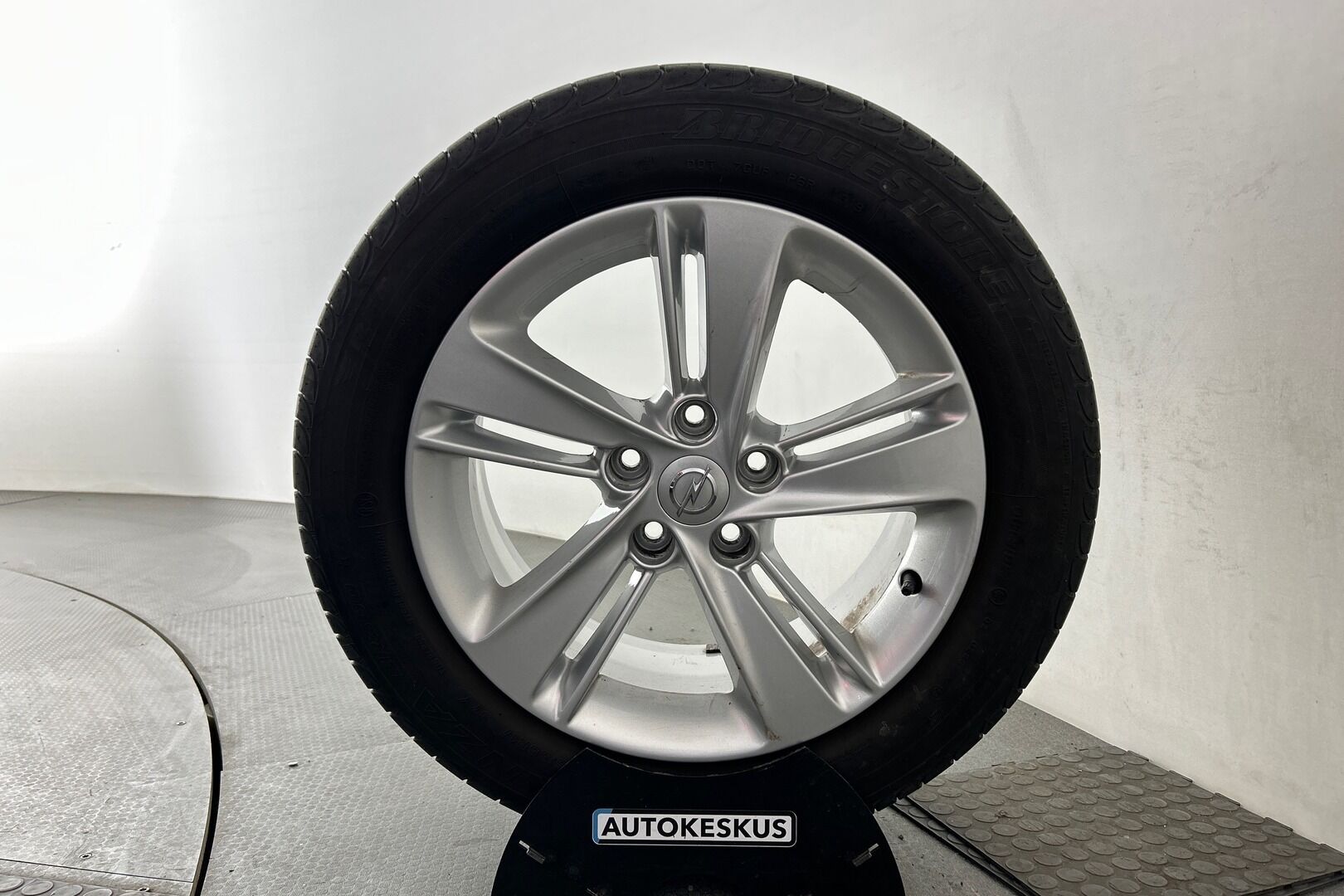 Opel Insignia iso kuva 11