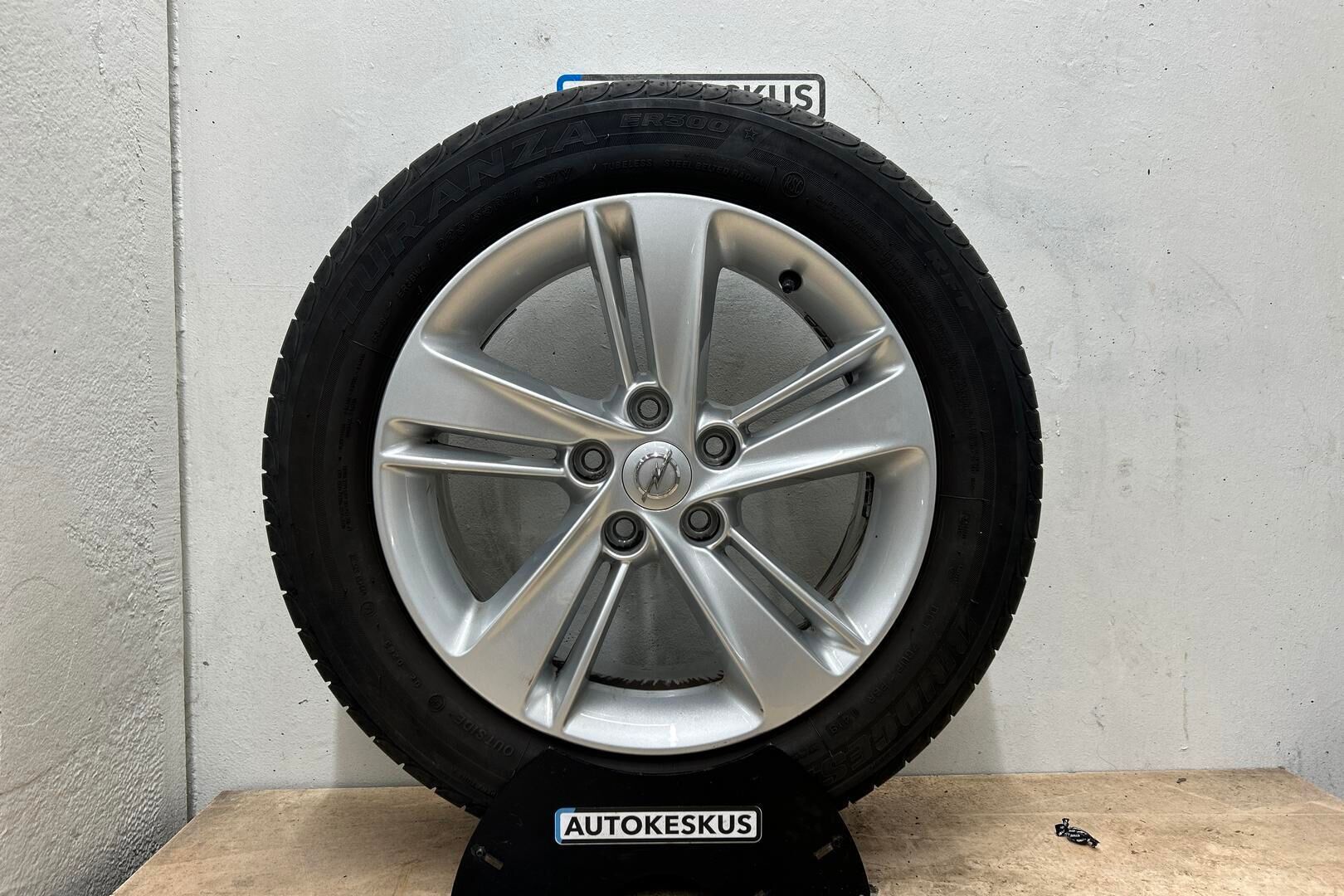 Opel Insignia iso kuva 13
