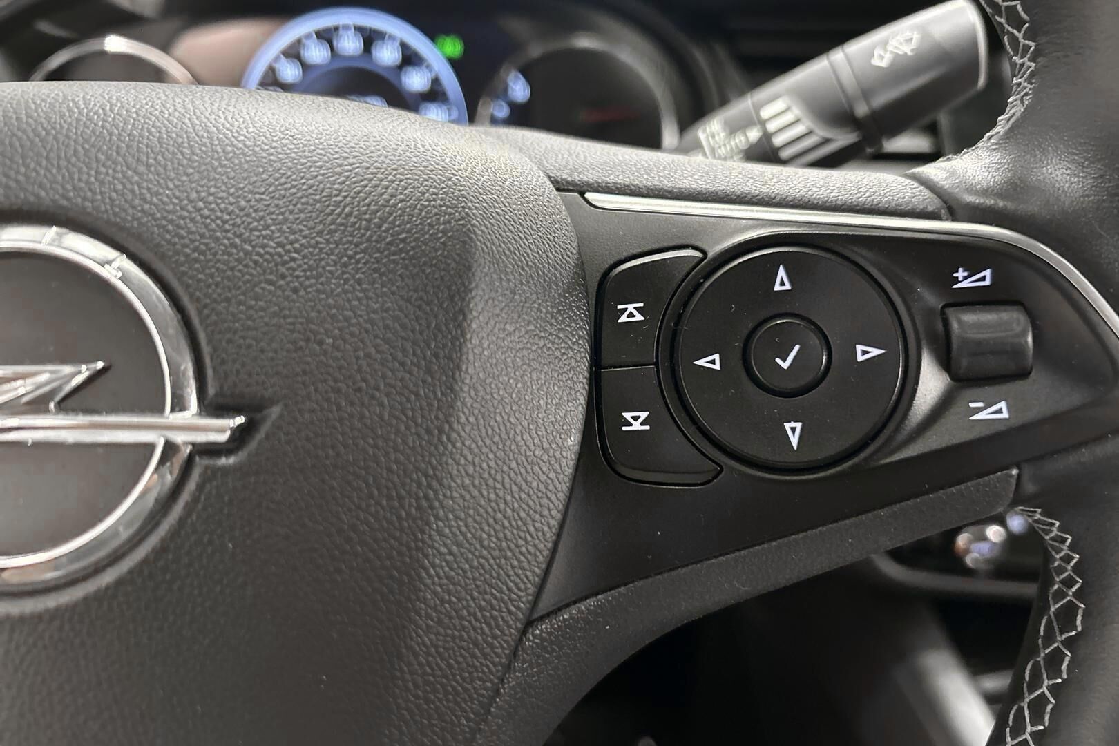 Opel Insignia iso kuva 17