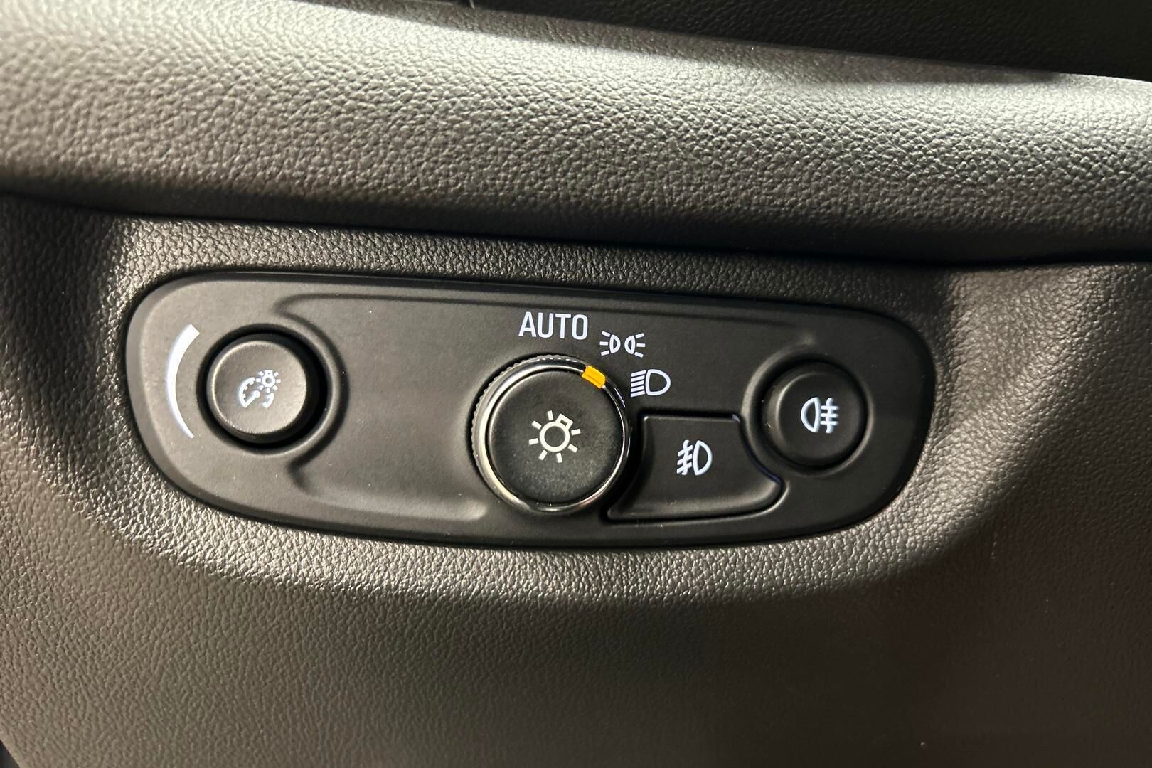 Opel Insignia iso kuva 19