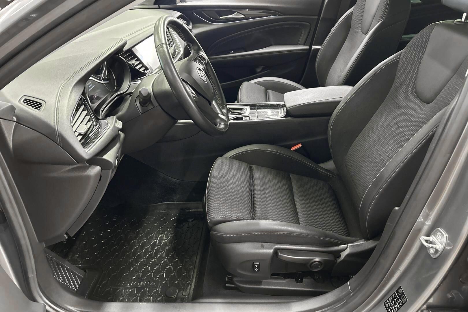 Opel Insignia iso kuva 9