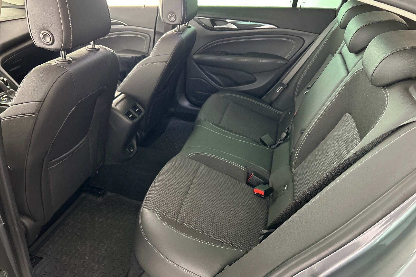 Opel Insignia iso kuva 9