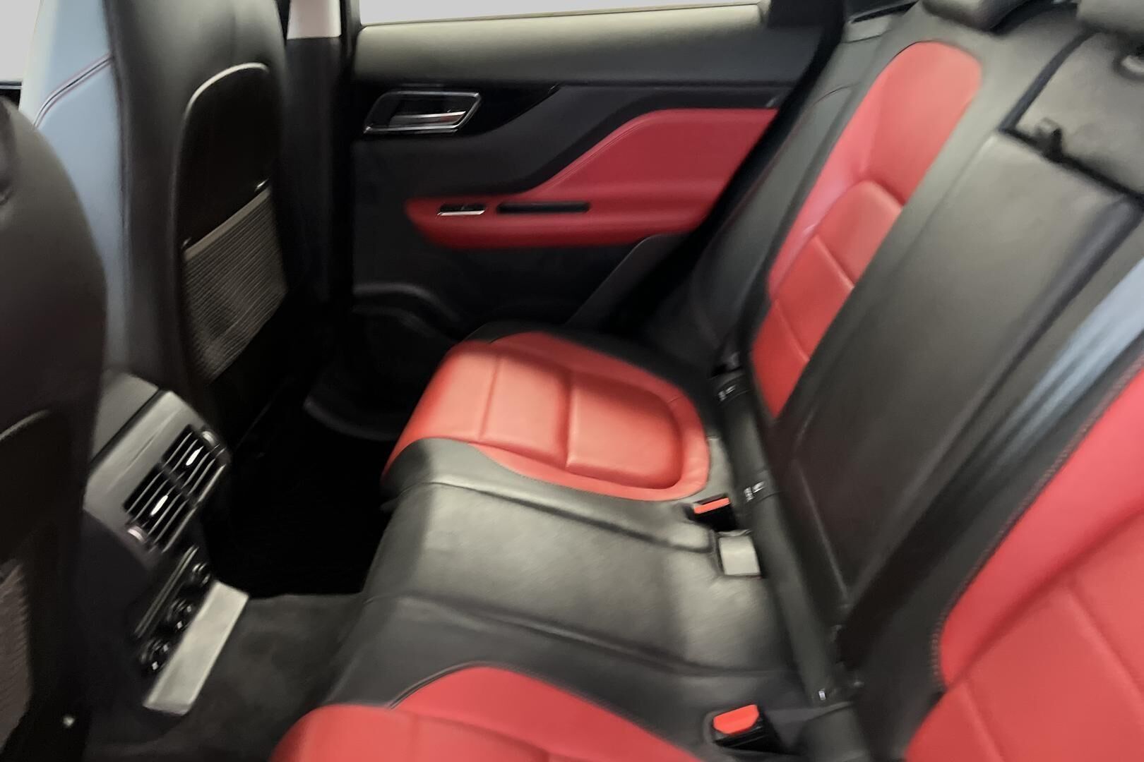 Jaguar F-PACE iso kuva 6