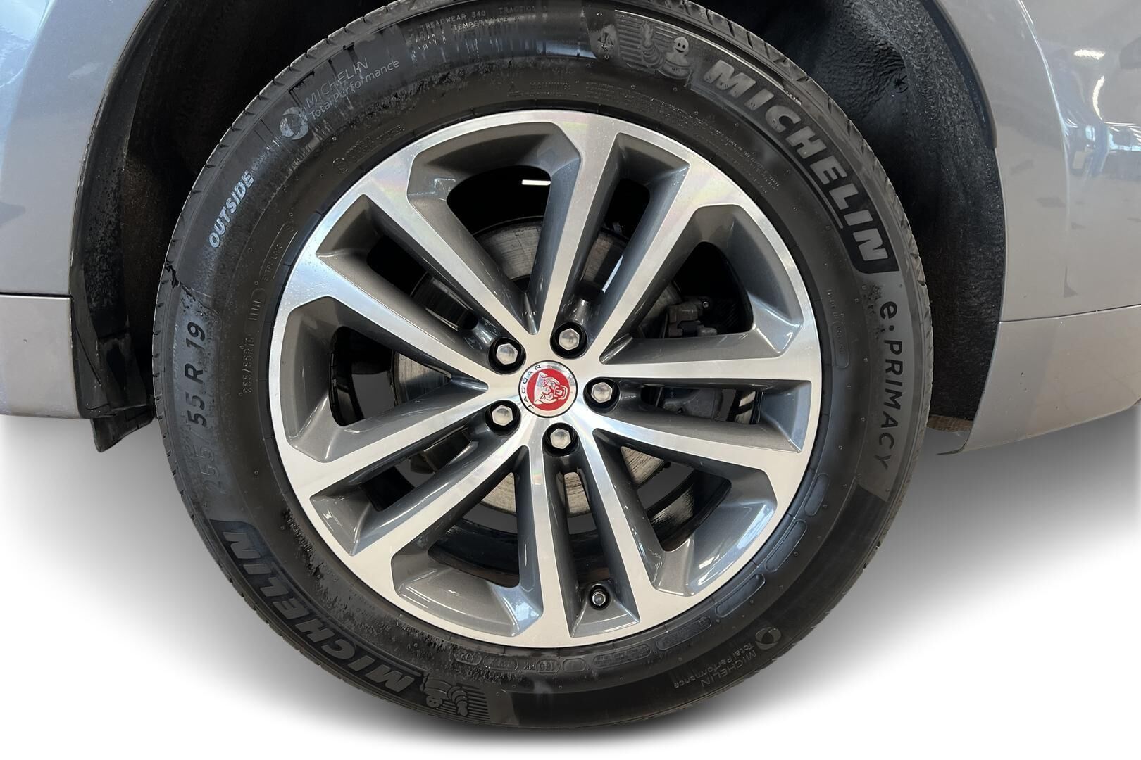 Jaguar F-PACE iso kuva 7