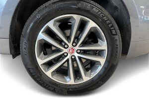 Jaguar F-PACE esikatselu 7