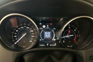 Jaguar F-PACE esikatselu 8