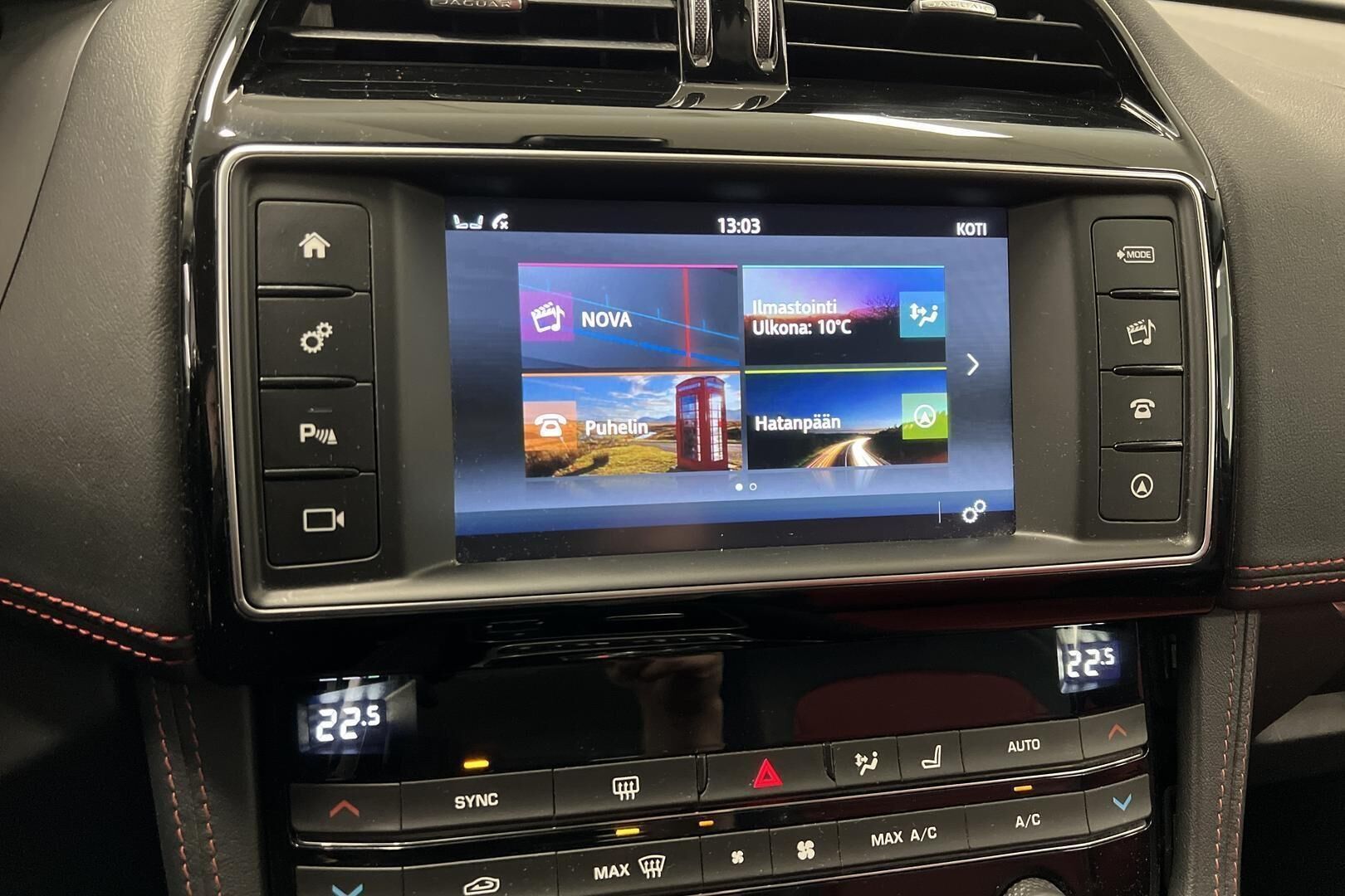 Jaguar F-PACE iso kuva 17