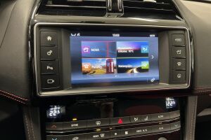 Jaguar F-PACE esikatselu 17