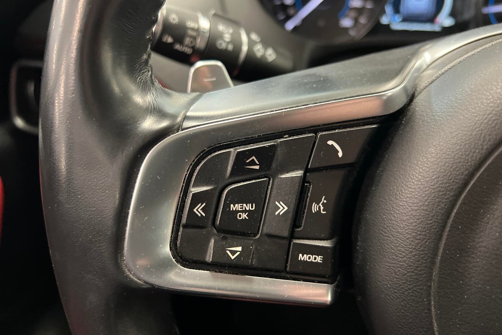 Jaguar F-PACE iso kuva 19