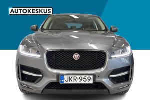 Jaguar F-PACE esikatselu 1
