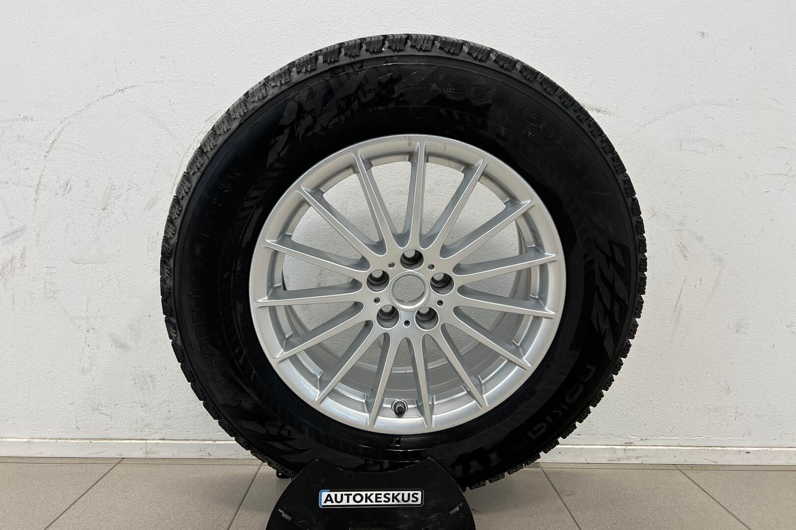 Jaguar F-PACE iso kuva 21