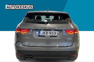 Jaguar F-PACE esikatselu 3