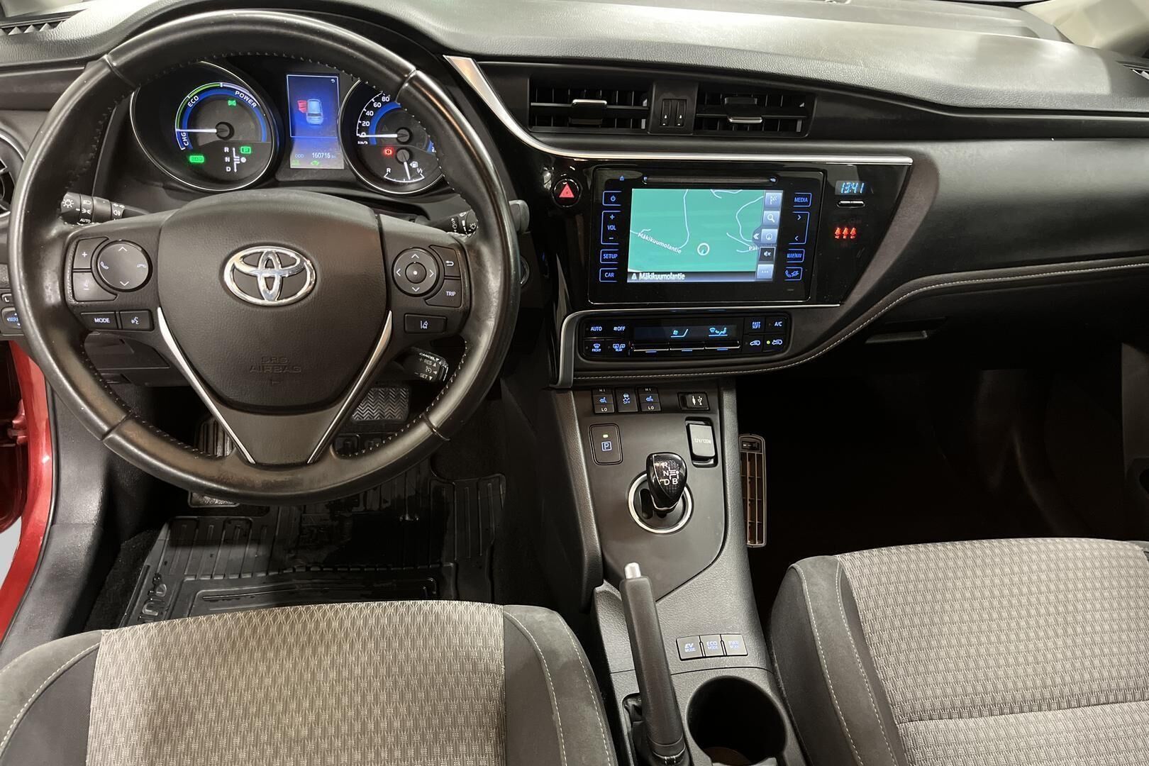 Toyota Auris iso kuva 10
