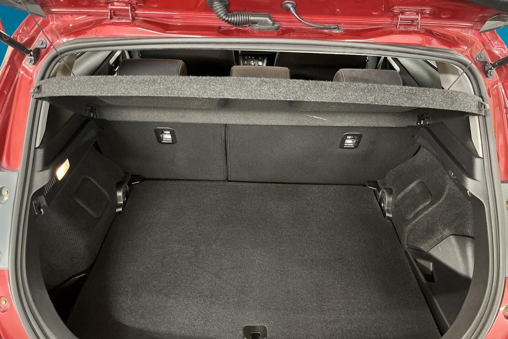 Toyota Auris iso kuva 11