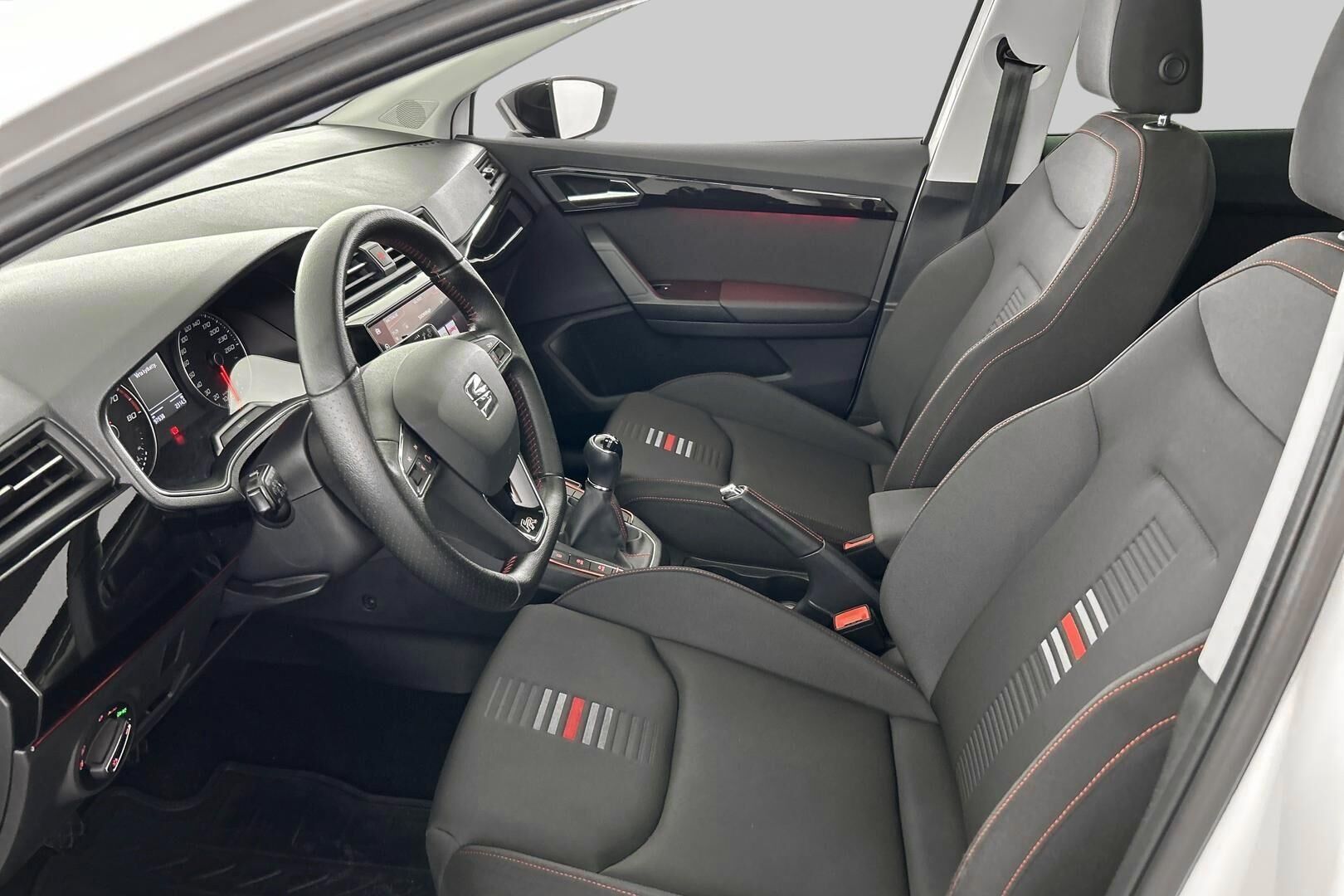 Seat Ibiza iso kuva 8