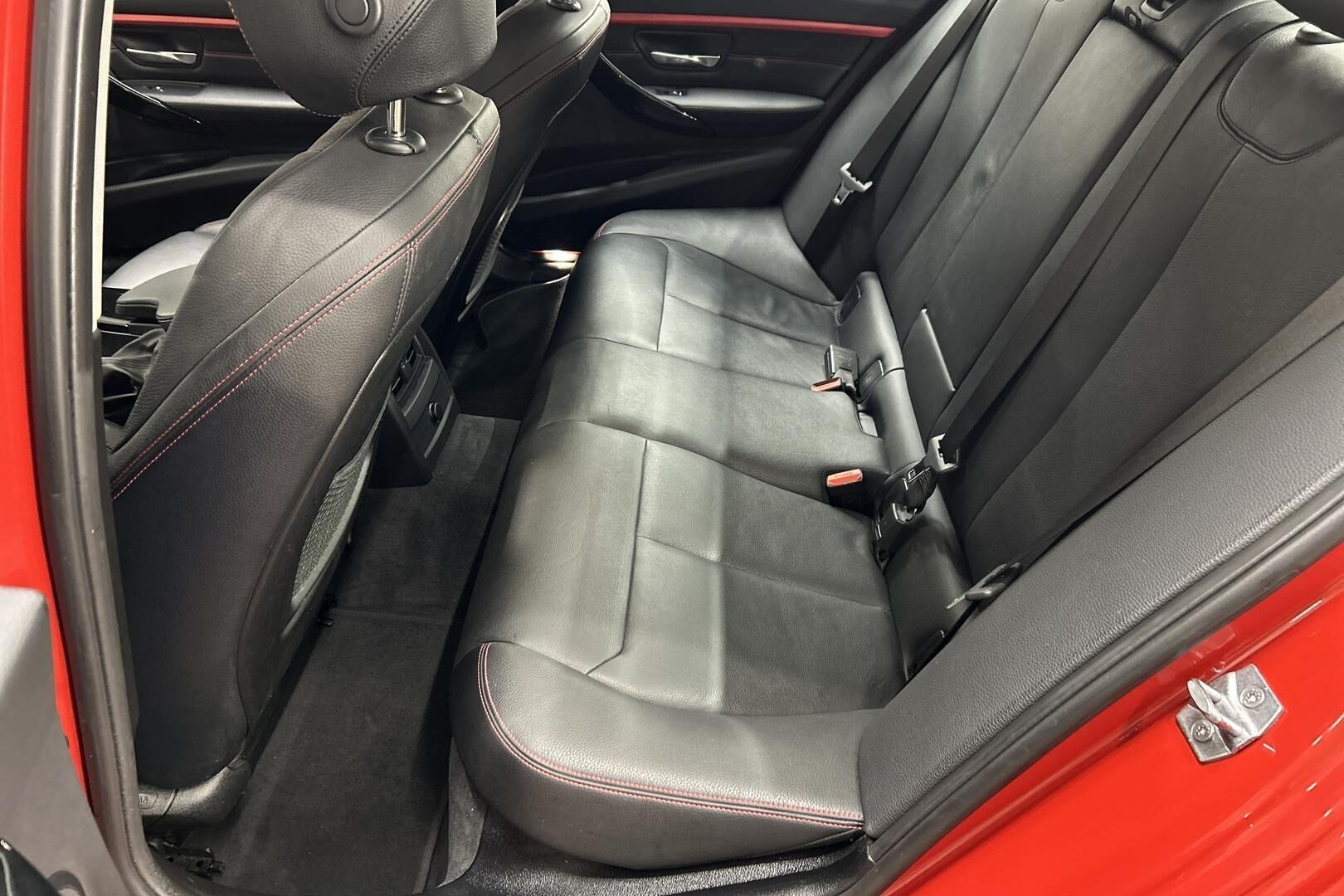 BMW 3-sarja iso kuva 10