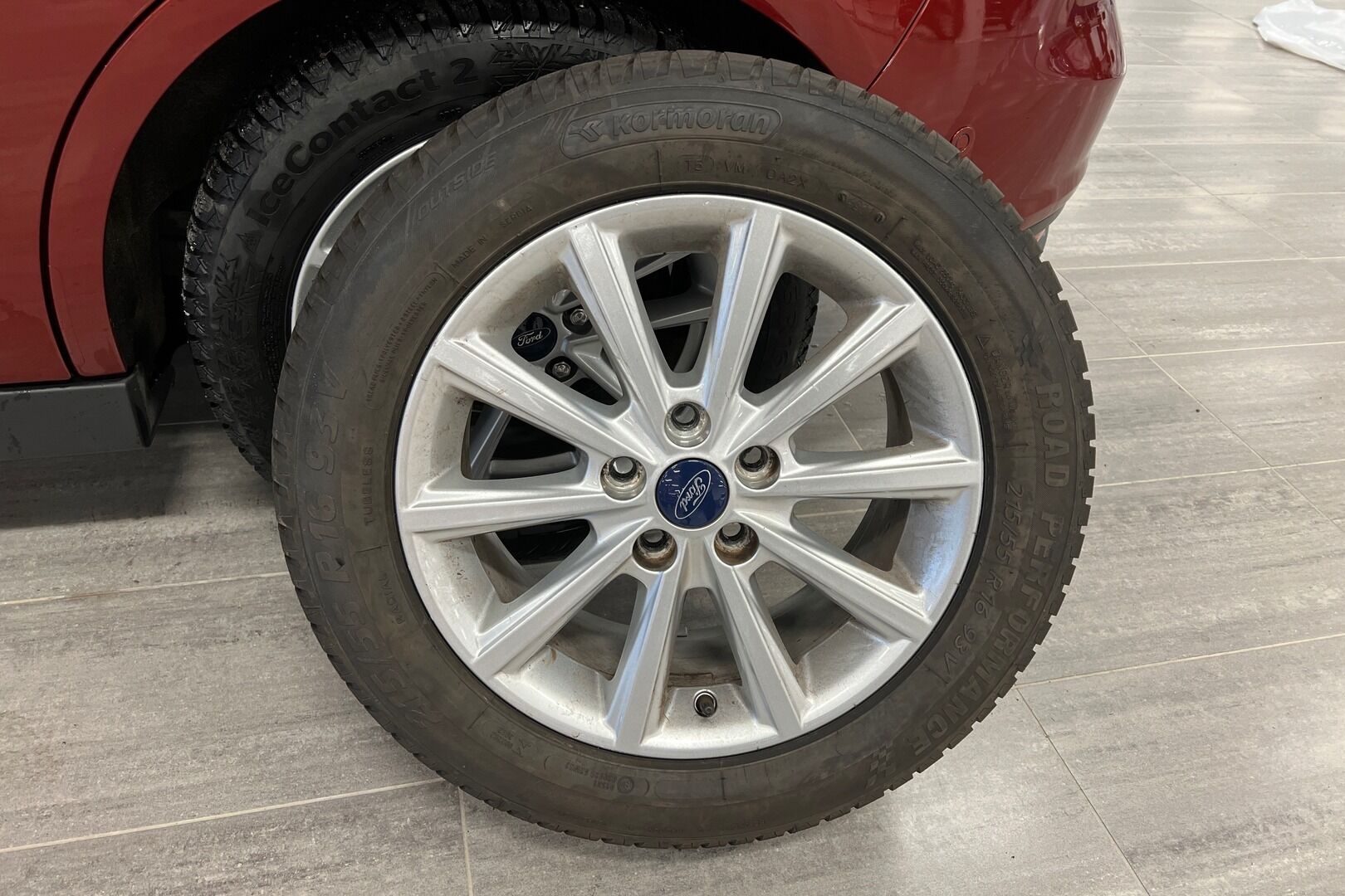 Ford C-Max iso kuva 11