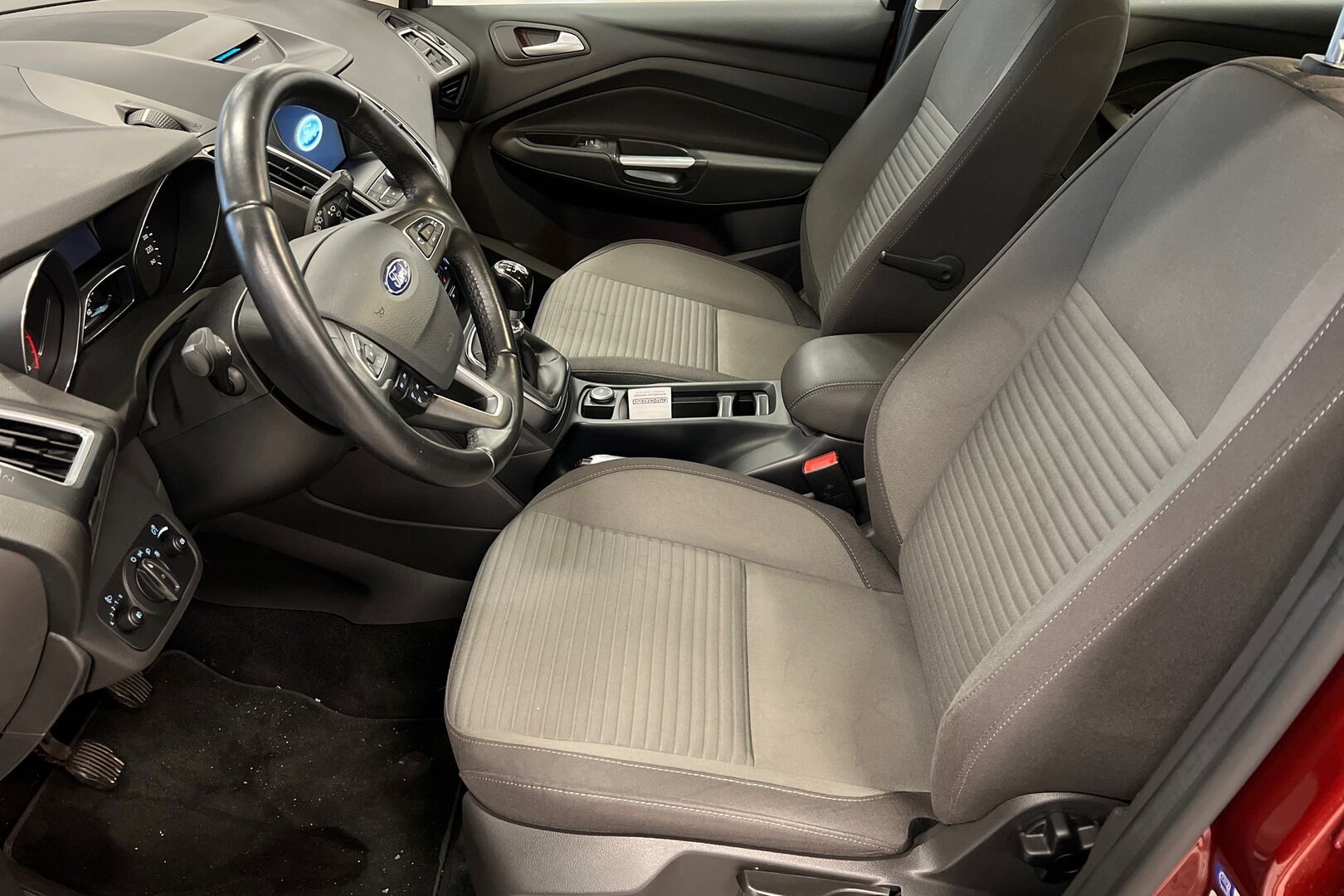 Ford C-Max iso kuva 8