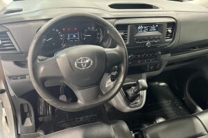 Toyota Proace esikatselu 10