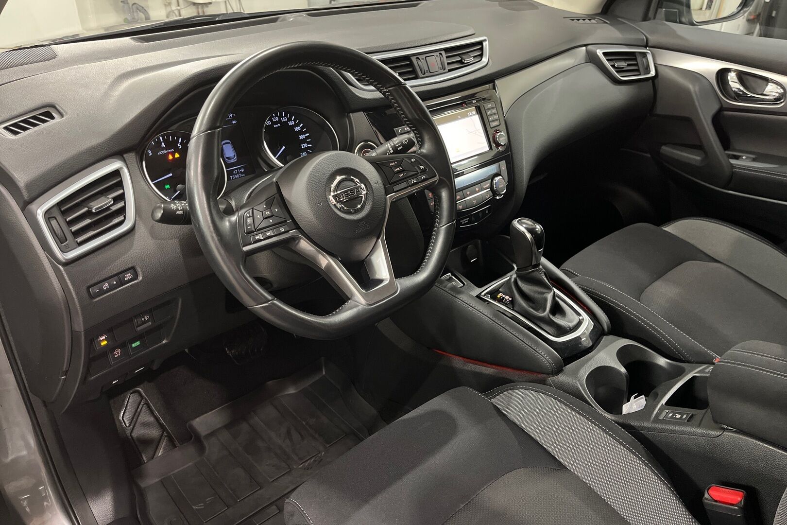 Nissan Qashqai iso kuva 6