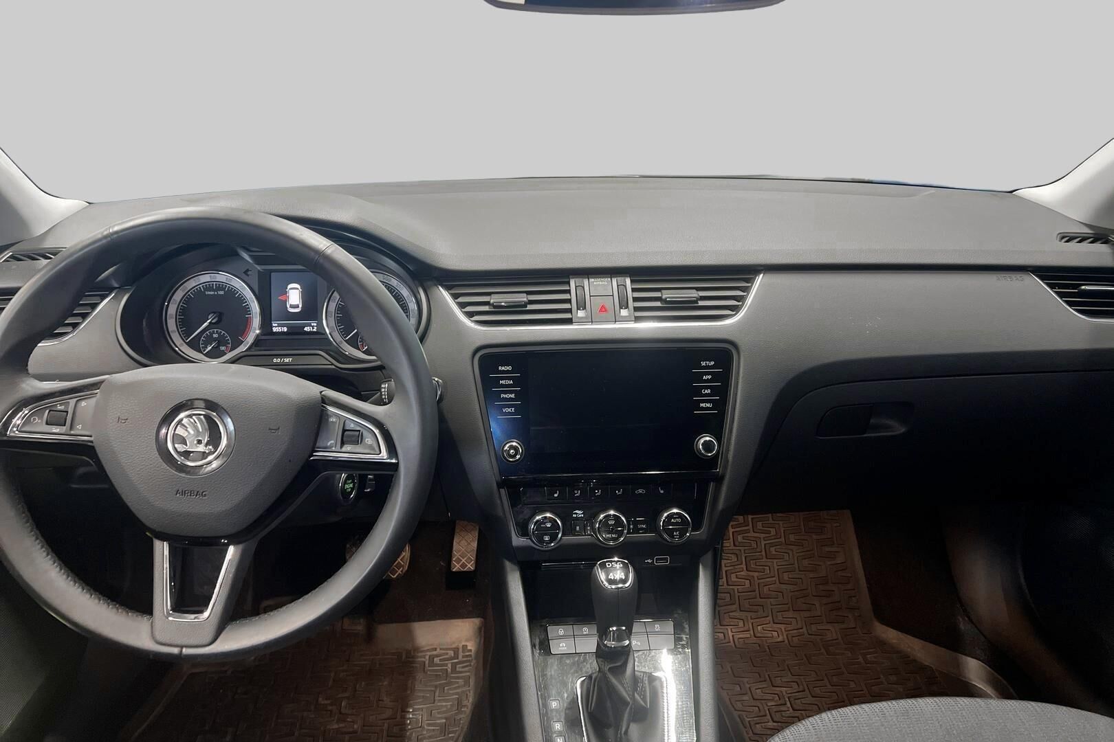 Skoda Octavia iso kuva 10