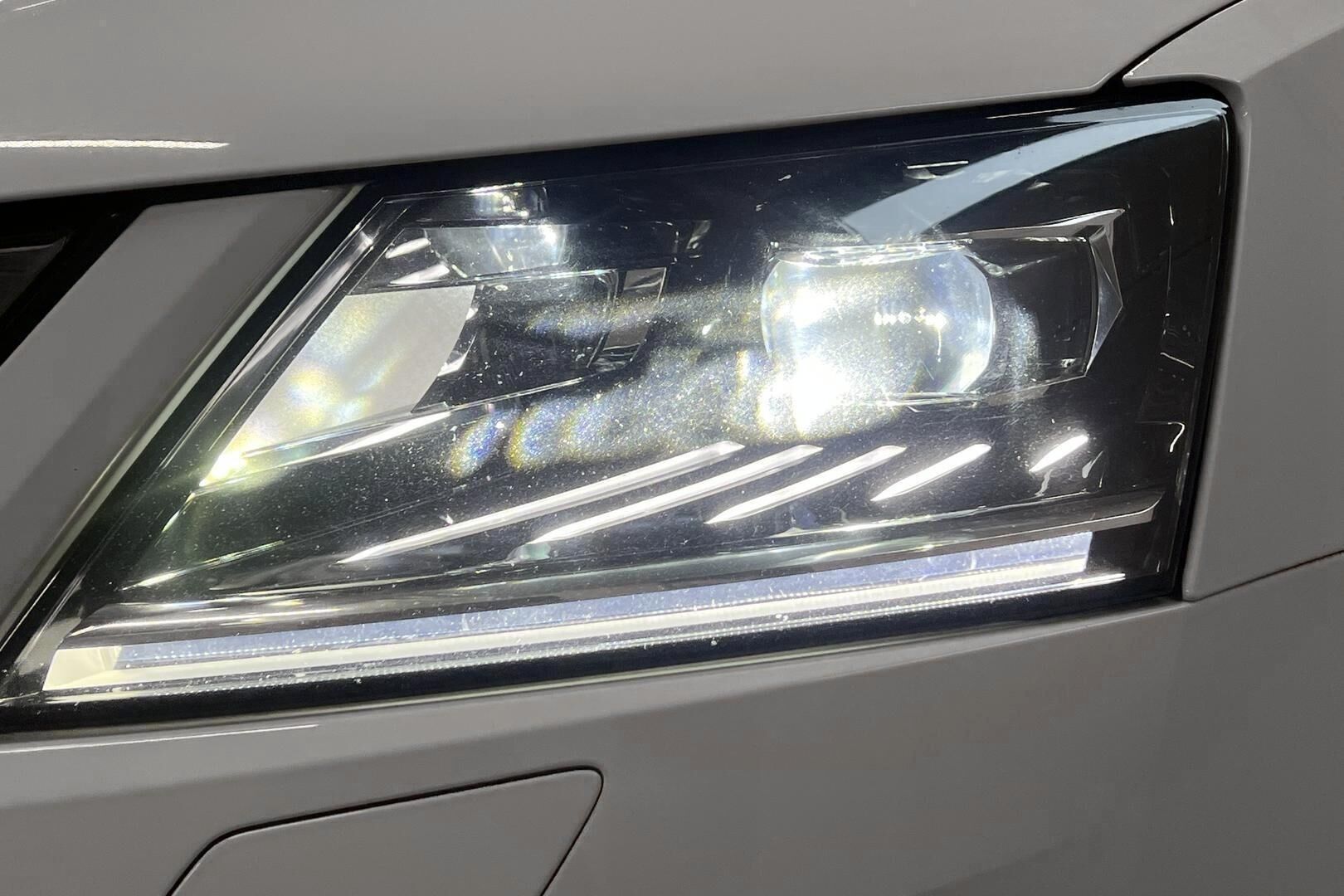 Skoda Octavia iso kuva 23
