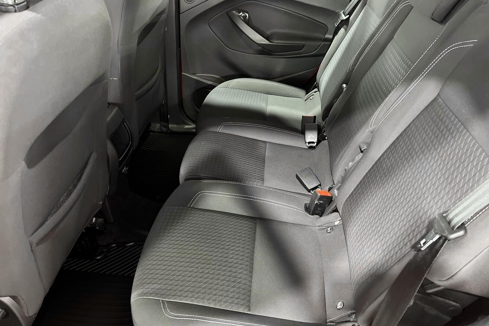 Ford C-Max iso kuva 10