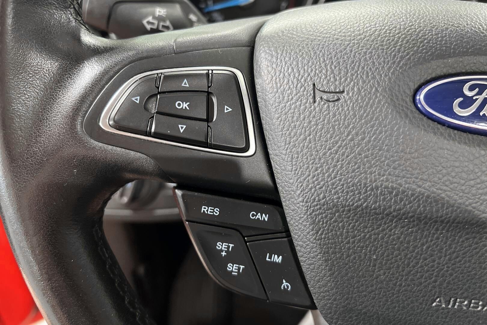 Ford C-Max iso kuva 14