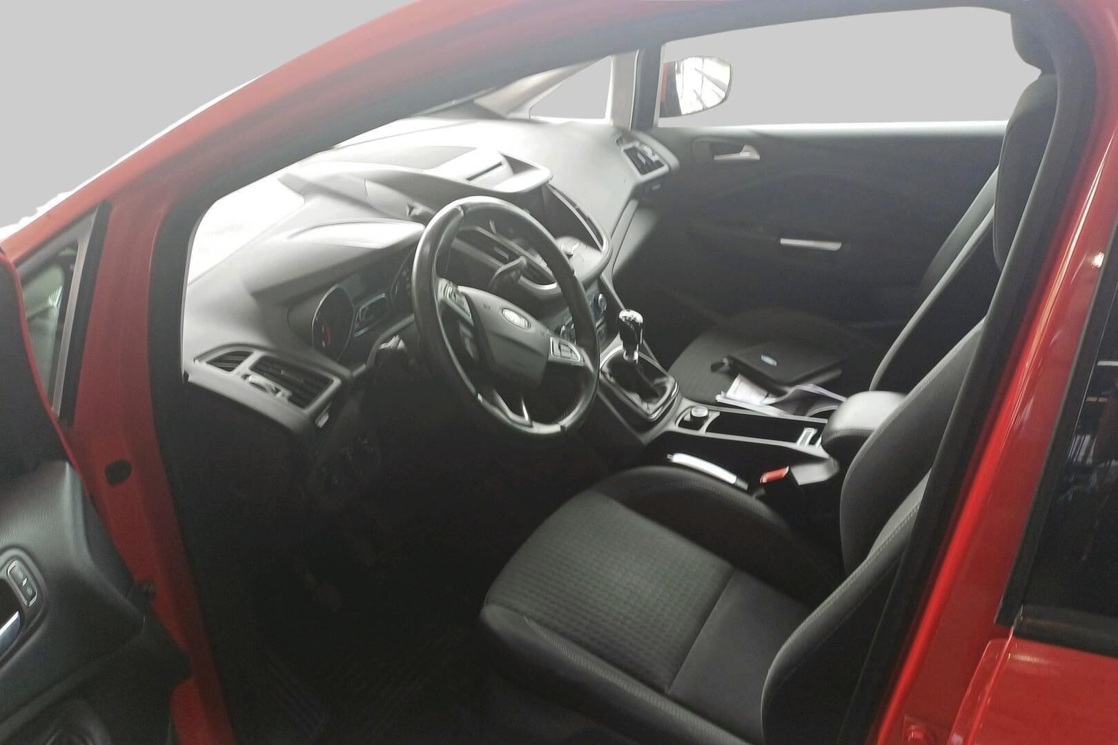Ford C-Max iso kuva 4