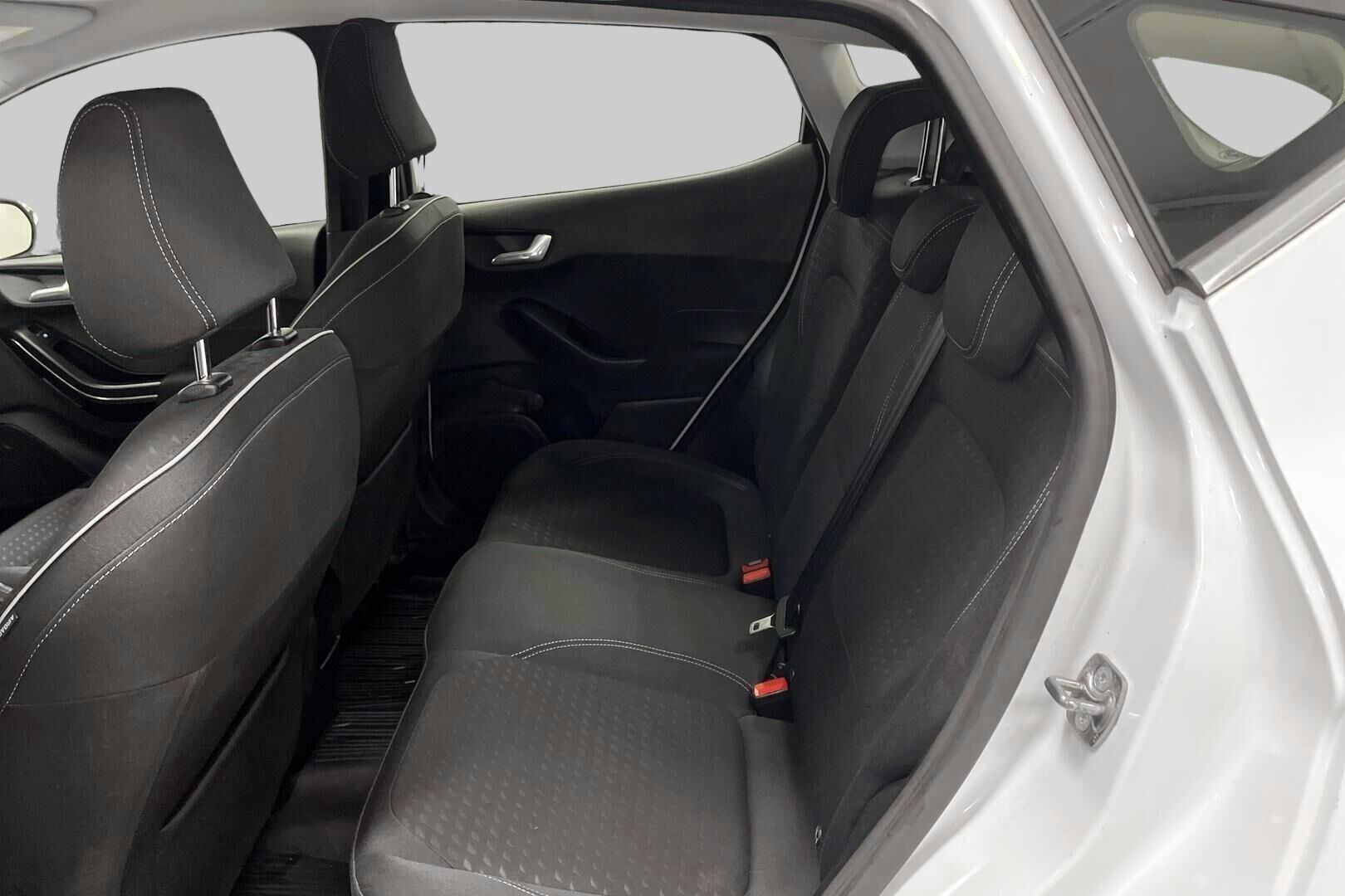 Ford Fiesta iso kuva 10