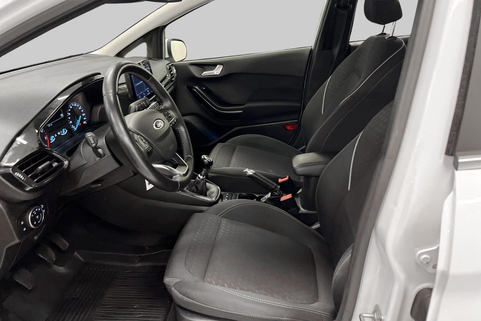 Ford Fiesta iso kuva 9