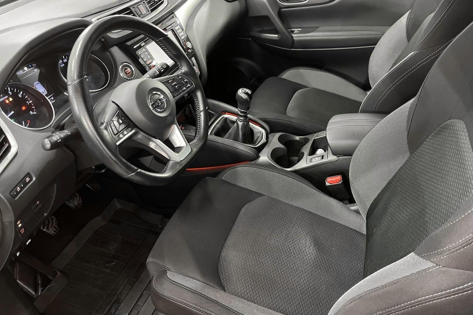 Nissan Qashqai iso kuva 8
