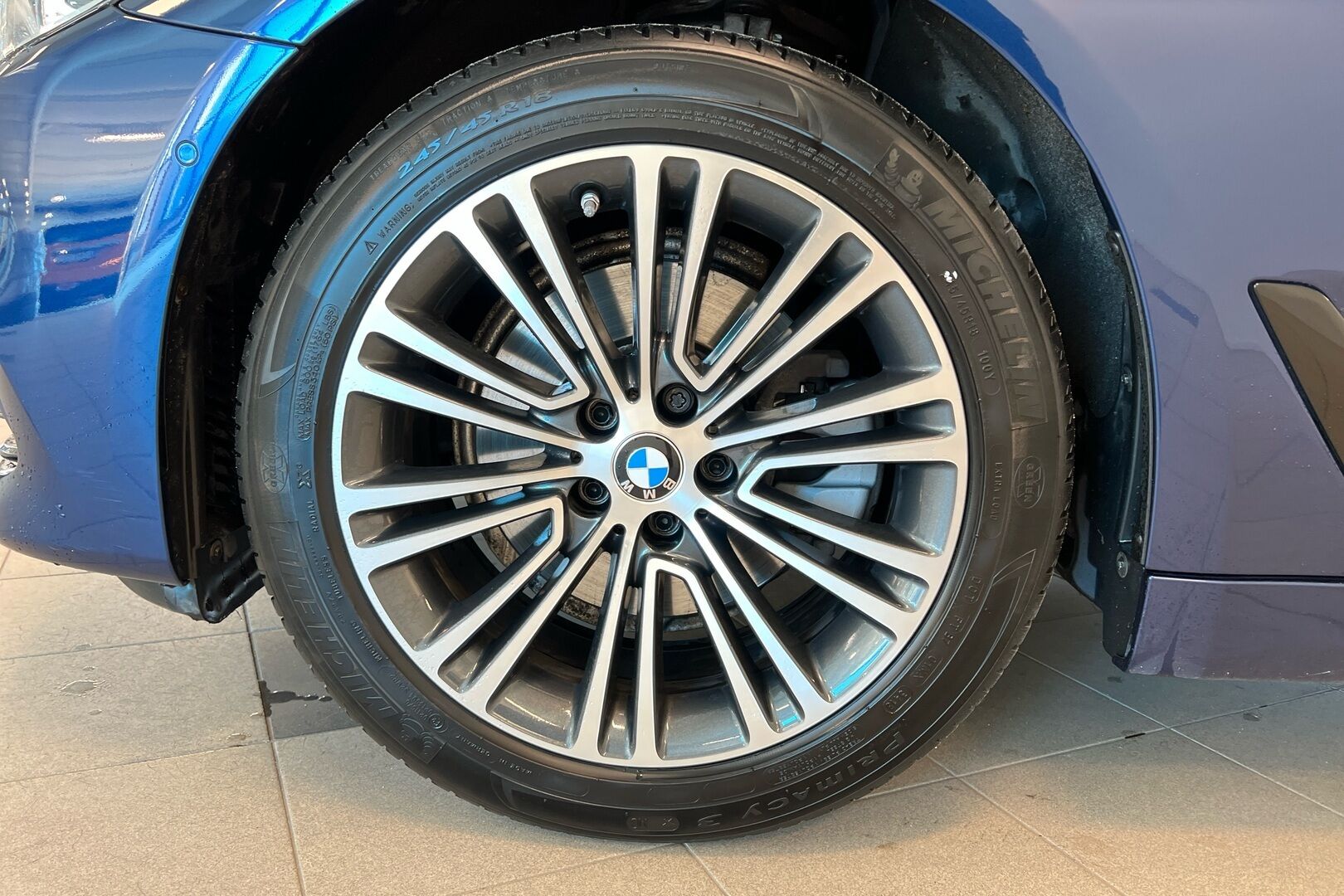 BMW 5-SARJA iso kuva 15