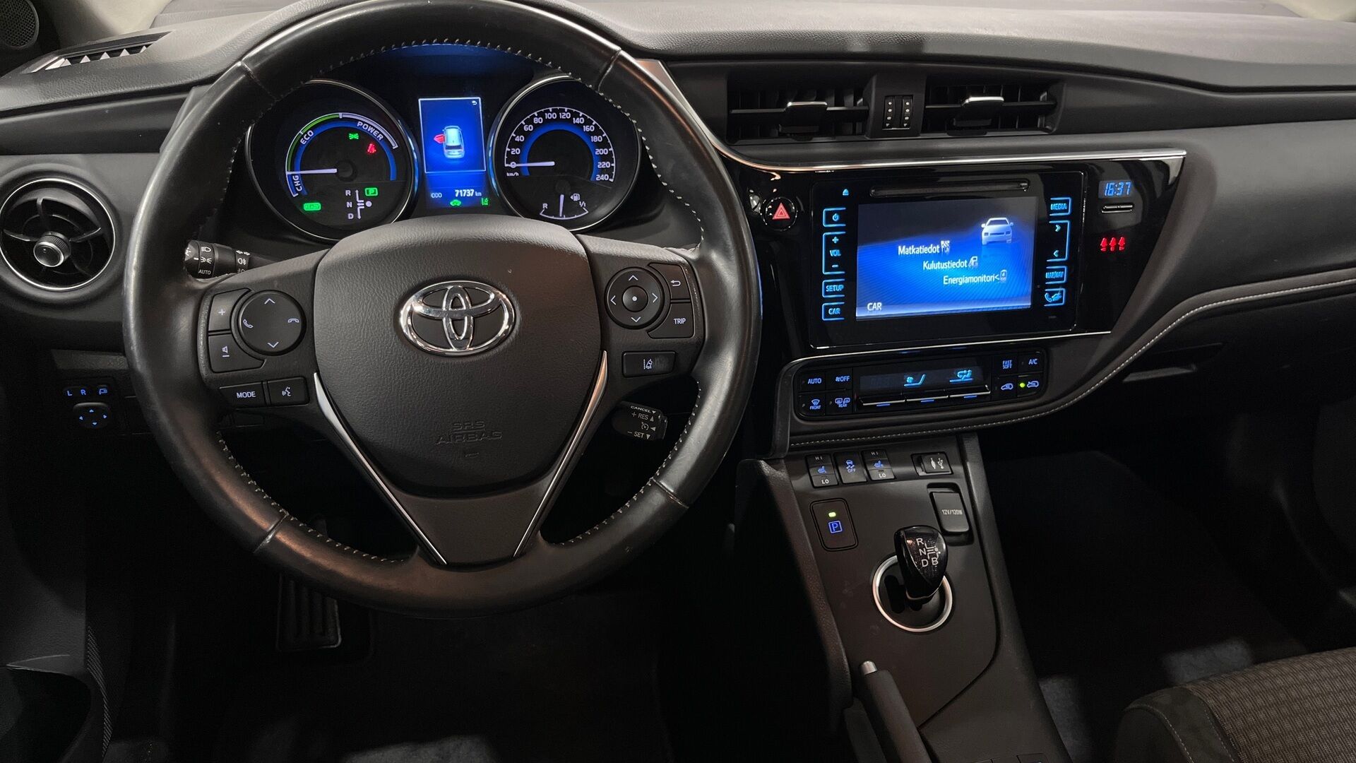 Toyota Auris iso kuva 10