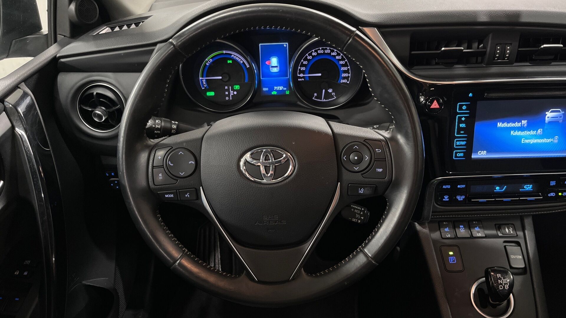 Toyota Auris iso kuva 11