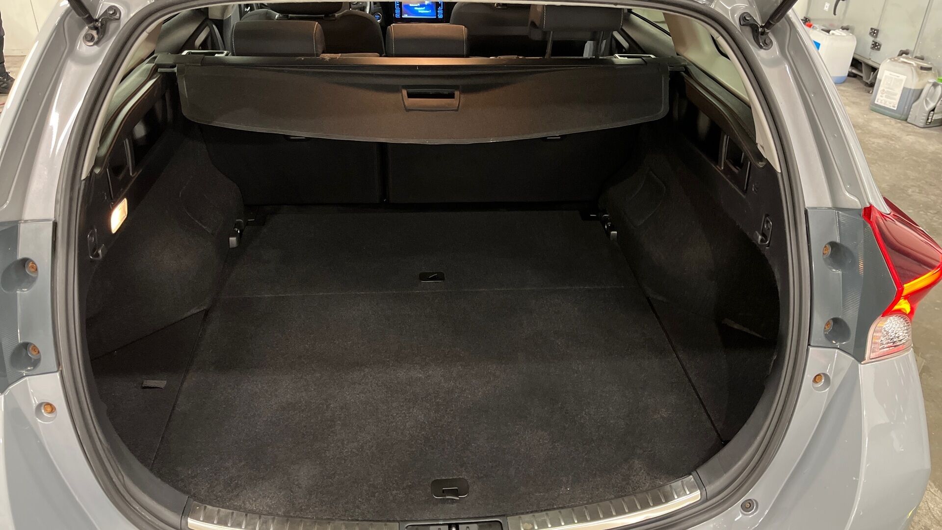 Toyota Auris iso kuva 14