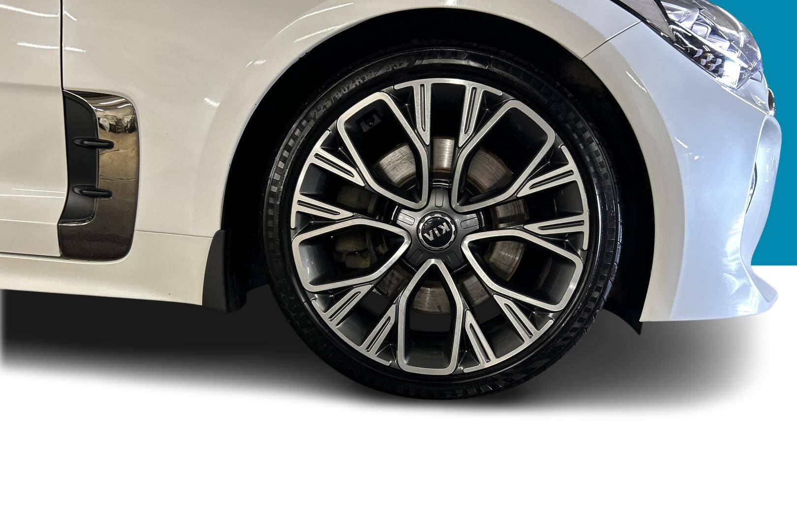 Kia Stinger iso kuva 34
