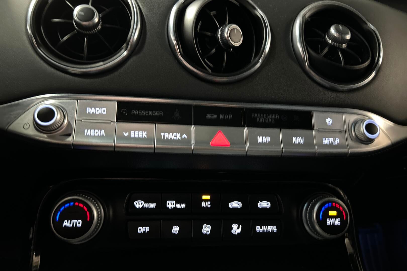 Kia Stinger iso kuva 35