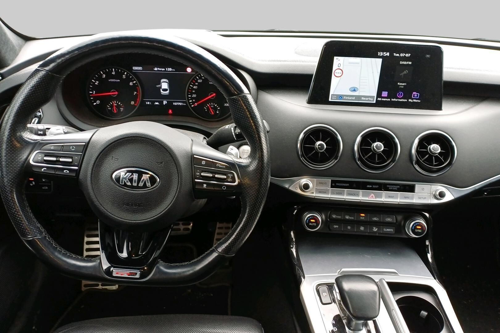 Kia Stinger iso kuva 2