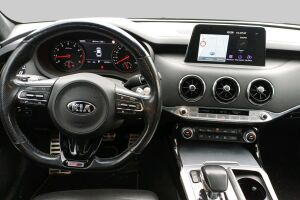 Kia Stinger esikatselu 2