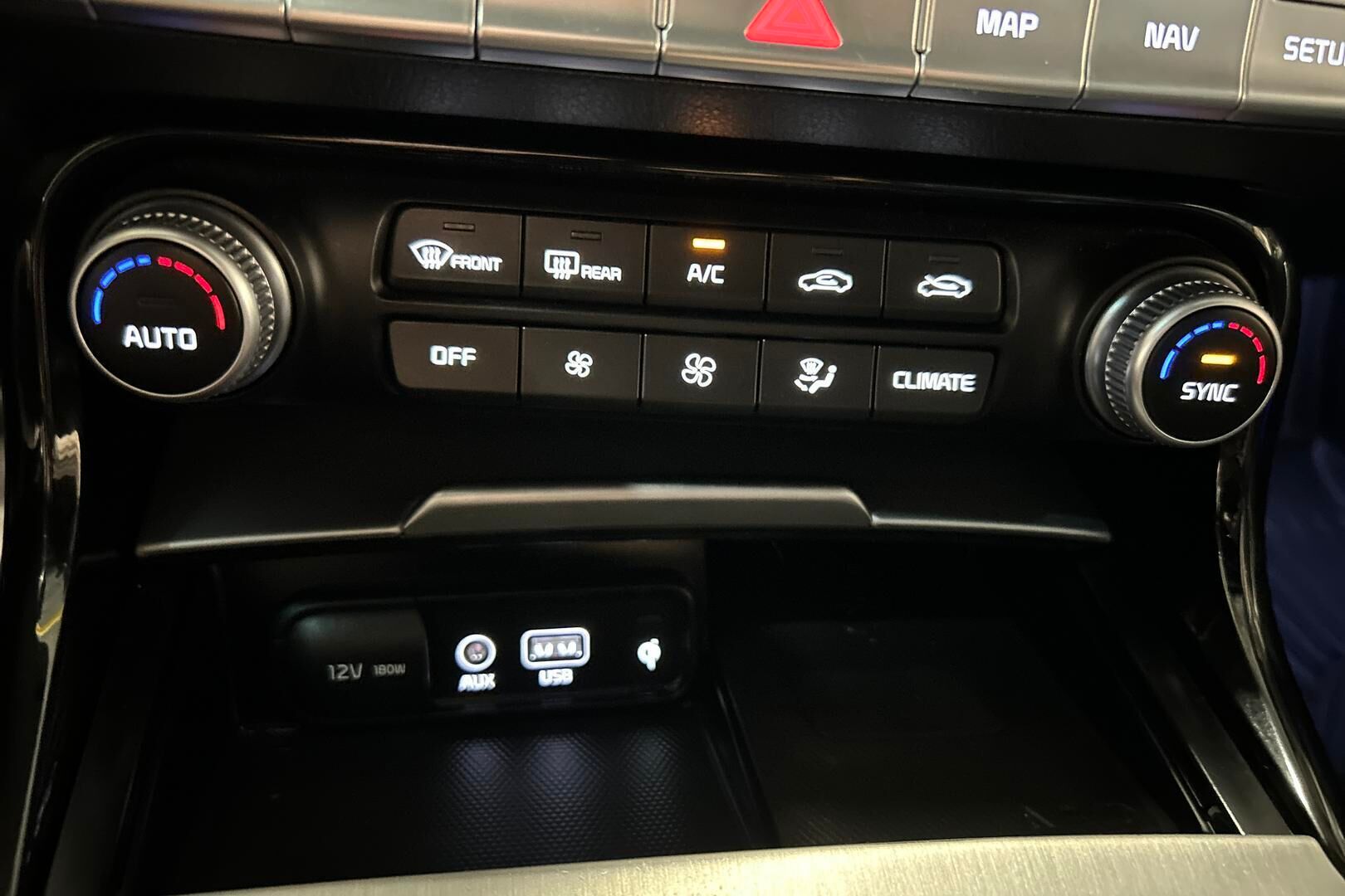 Kia Stinger iso kuva 36