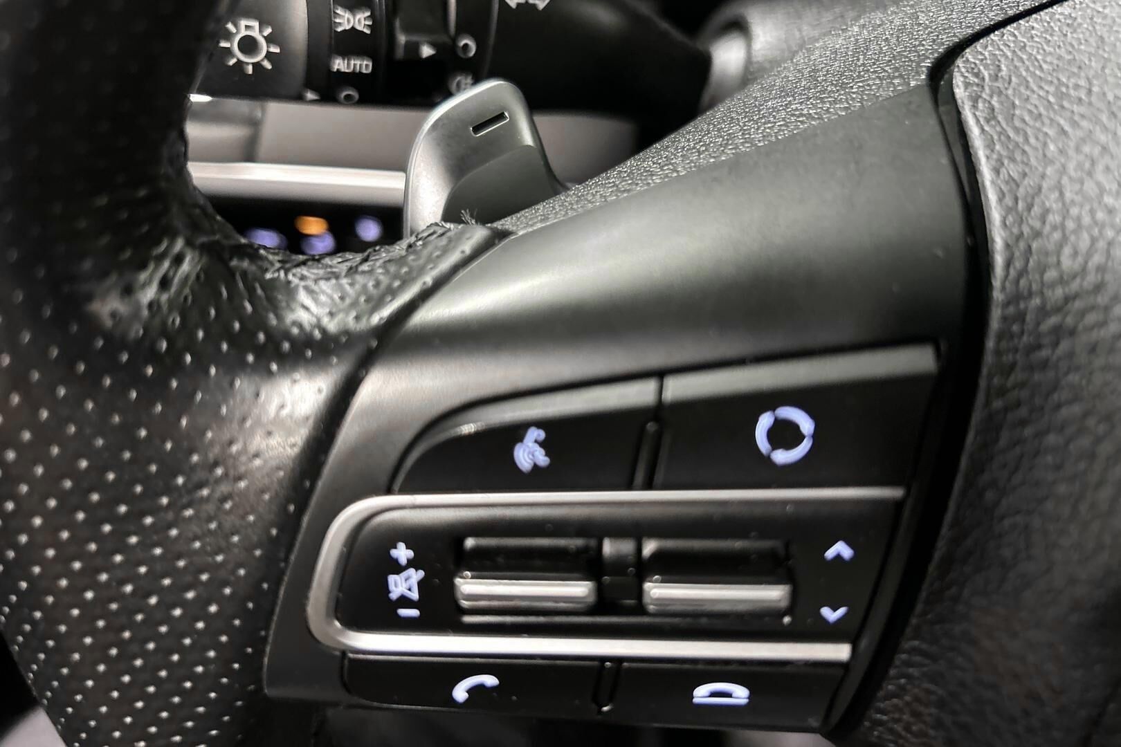 Kia Stinger iso kuva 18