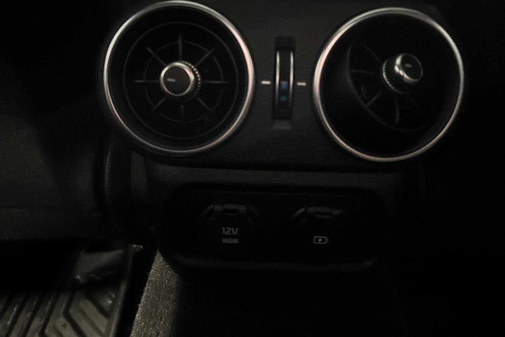 Kia Stinger iso kuva 39
